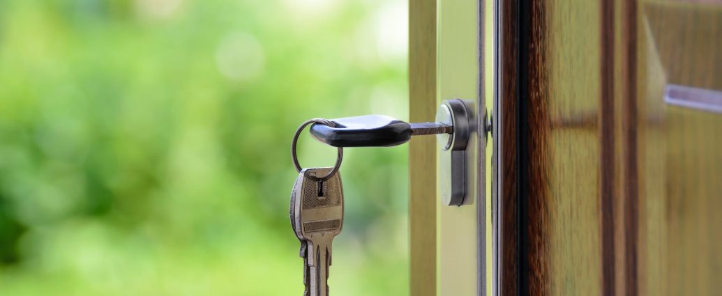 black handled key on key hole